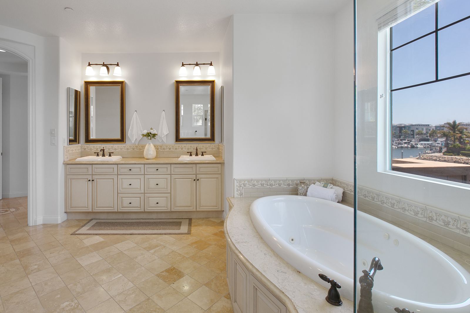 Soaking tub, double vanity, River Run Kitchen Remodeling